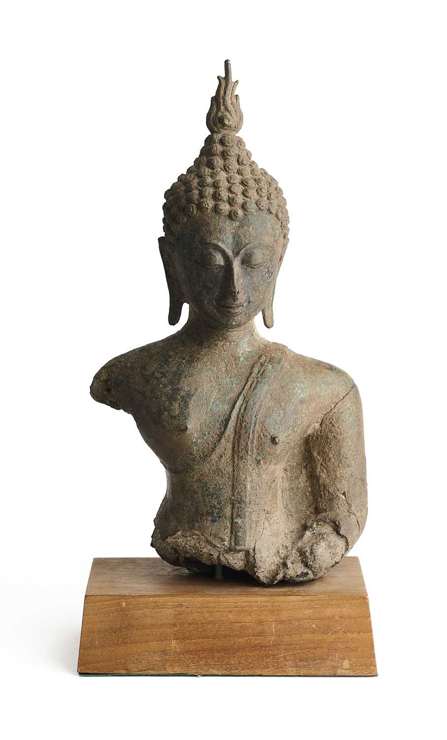 Lot 384 - A CHIEN SENG BRONZE FRAGMENT DEPICTING BUDDHA, THAILAND, CIRCA 15TH CENTURY