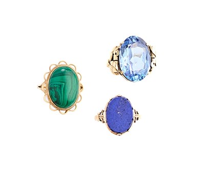 Lot 461 - THREE DRESS RINGS