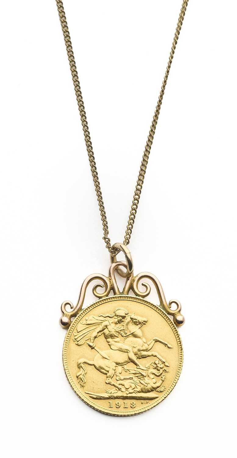 Lot 197 - A SOVEREIGN PENDANT