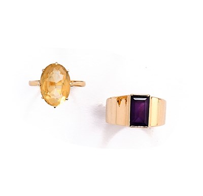 Lot 472 - THREE DRESS RINGS