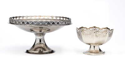 Lot 109 - A GEORGE V SILVER PEDESTAL SWEETMEAT DISH, BLACKMORE & FLETCHER LTD., LONDON, 1929