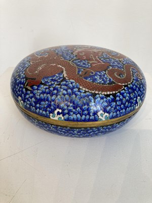 Lot 27 - A CHINESE CLOISONNE ENAMEL 'DRAGON' BOX AND COVER, QING DYNASTY, CIRCA 1800