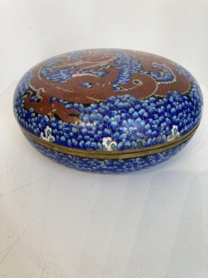 Lot 27 - A CHINESE CLOISONNE ENAMEL 'DRAGON' BOX AND COVER, QING DYNASTY, CIRCA 1800