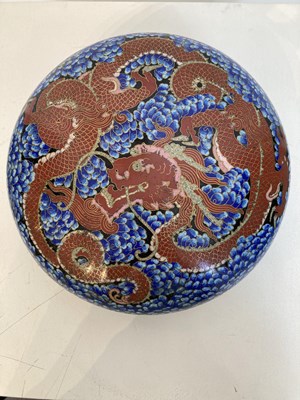 Lot 27 - A CHINESE CLOISONNE ENAMEL 'DRAGON' BOX AND COVER, QING DYNASTY, CIRCA 1800