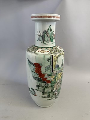 Lot 17 - A CHINESE FAMILLE-VERTE ROULEAU VASE, QING DYNASTY, 19TH CENTURY