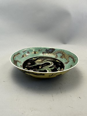 Lot 16 - A CHINESE FAMILLE-NOIR 'DRAGON' DISH, KANGXI PERIOD (1662-1722)