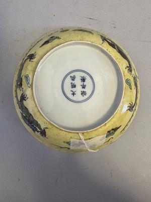 Lot 16 - A CHINESE FAMILLE-NOIR 'DRAGON' DISH, KANGXI PERIOD (1662-1722)