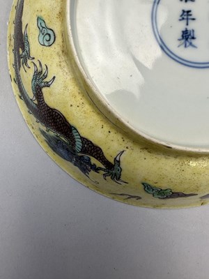 Lot 16 - A CHINESE FAMILLE-NOIR 'DRAGON' DISH, KANGXI PERIOD (1662-1722)