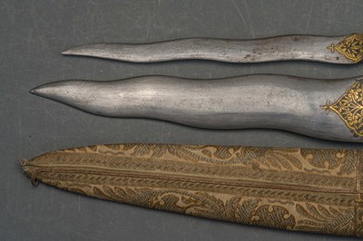 Lot 42 - AN INDIAN DAGGER, LATE 19TH/EARLY 20TH CENTURY