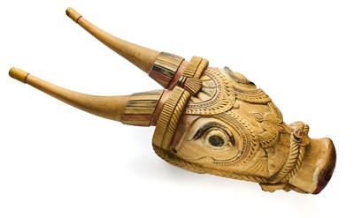 Lot 271 - A CARVED WOOD BUFFALO HEAD, KERALA, SOUTHERN INDIA, 20TH CENTURY