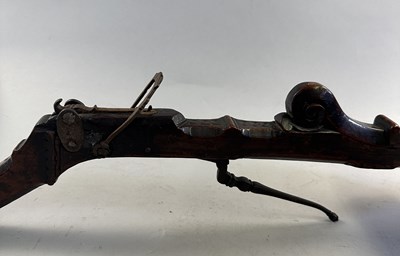 Lot 237 - AN ITALIAN STONEBOW, 17TH/18TH CENTURY