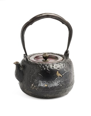 Lot 131 - AN IRON TEAPOT, TETSUBIN, EDO/MEIJI PERIOD, 19TH CENTURY