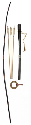 Lot 5 - A JAPANESE BOW (YUMI), BOW-STRING REEL, THREE ARROWS AND QUIVER (YADZUTSU), LATE EDO PERIOD, 19TH CENTURY/EARLY 20TH CENTURY