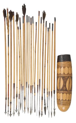 Lot 36 - A SOMALI QUIVER AND ARROWS TOGETHER WITH A QUANTITY OF ARROWS, LATE 19TH/20TH CENTURY