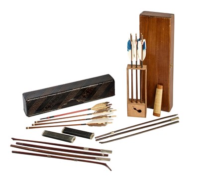 Lot 18 - A JAPANESE CASED INDOOR ARCHERY SET AND FURTHER ARROWS