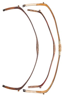 Lot 22 - THREE CHINESE COMPOSITE BOWS, QING DYNASTY, 19TH/20TH CENTURY