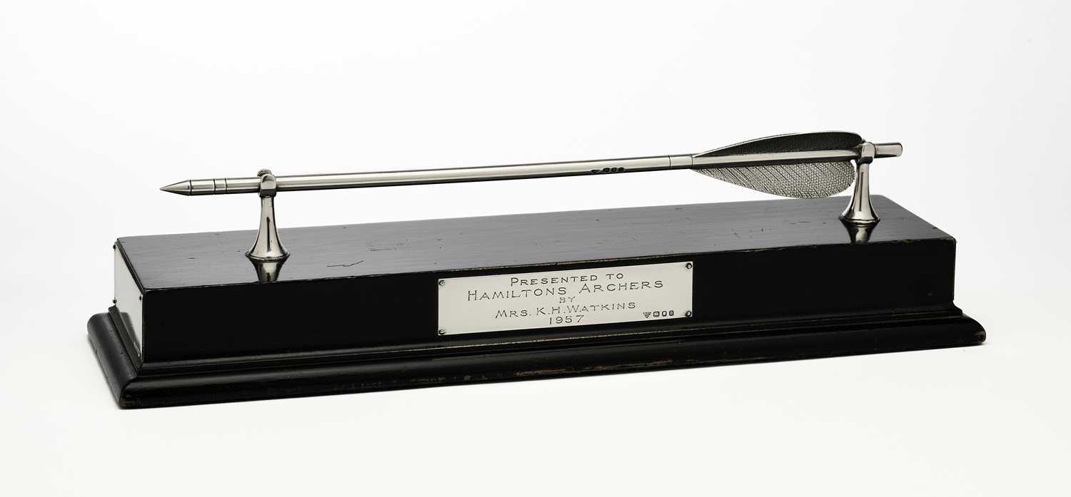 Lot 65 - A PRESENTATION SILVER ARROW, GOLDSMITHS & SILVERSMITHS CO. LTD., LONDON, 1956