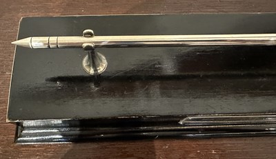 Lot 65 - A PRESENTATION SILVER ARROW, GOLDSMITHS & SILVERSMITHS CO. LTD., LONDON, 1956