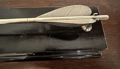 Lot 65 - A PRESENTATION SILVER ARROW, GOLDSMITHS & SILVERSMITHS CO. LTD., LONDON, 1956