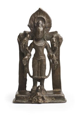 Lot 224 - A SMALL PALA BRONZE FIGURE OF VISHNU, BENGAL, 9TH/10TH CENTURY