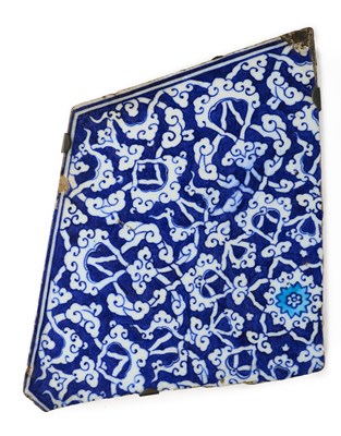 Lot 164 - A BLUE AND WHITE IZNIK HEXAGONAL TILE FRAGMENT, OTTOMAN ANATOLIA, 1530-1540