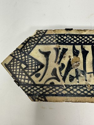 Lot 152 - A BLUE AND WHITE FLOOR TILE, VALENCIA, SPAIN, 15TH CENTURY