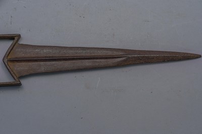 Lot 541 - AN INDIAN DAGGER (KATAR), LATE 18TH/19TH CENTURY