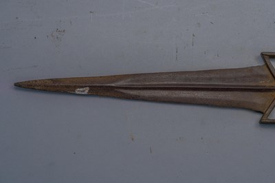 Lot 541 - AN INDIAN DAGGER (KATAR), LATE 18TH/19TH CENTURY