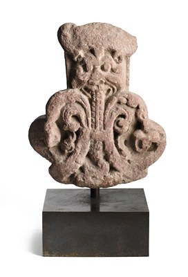 Lot 140 - A KUSHAN MOTTLED PINK SANDSTONE ARCHITECTURAL FINIAL, MATHURA, NORTHERN INDIA, 2ND/3RD CENTURY