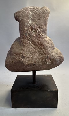 Lot 140 - A KUSHAN MOTTLED PINK SANDSTONE ARCHITECTURAL FINIAL, MATHURA, NORTHERN INDIA, 2ND/3RD CENTURY