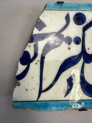 Lot 123 - A DAMASCUS CALLIGRAPHIC TILE FRAGMENT, OTTOMAN SYRIA, 1560-1570