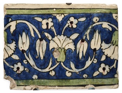 Lot 146 - A DAMASCUS BORDER TILE, OTTOMAN SYRIA, 17TH CENTURY