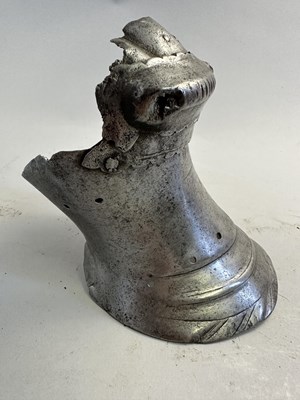 Lot 187 - A GAUNTLET, MID-16TH CENTURY, WESTERN EUROPEAN, POSSIBLY FLEMISH