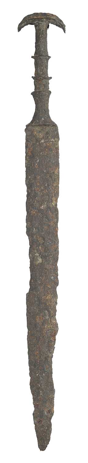 Lot 127 - A LURISTAN IRON AGE III DAGGER, CIRCA 900-600 B.C.