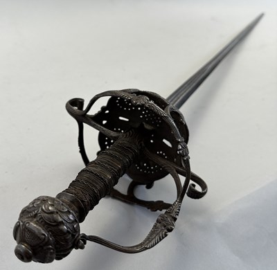 Lot 161 - A FINE ENGLISH DISH-HILT RAPIER, MID-17TH CENTURY