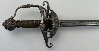 Lot 161 - A FINE ENGLISH DISH-HILT RAPIER, MID-17TH CENTURY