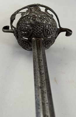 Lot 161 - A FINE ENGLISH DISH-HILT RAPIER, MID-17TH CENTURY