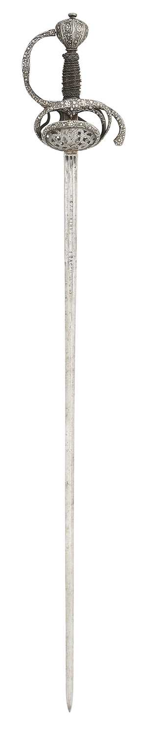 Lot 159 - A FINE NORTH EUROPEAN RAPIER WITH SILVER-ENCRUSTED HILT, CIRCA 1600-20, ENGLISH OR GERMAN