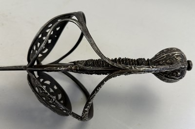 Lot 159 - A FINE NORTH EUROPEAN RAPIER WITH SILVER-ENCRUSTED HILT, CIRCA 1600-20, ENGLISH OR GERMAN