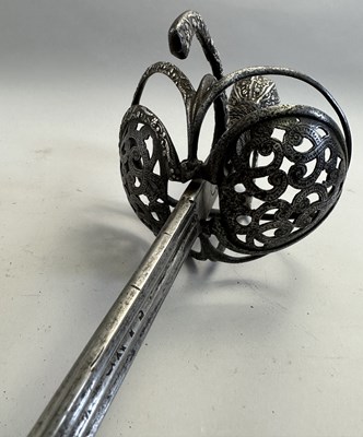 Lot 159 - A FINE NORTH EUROPEAN RAPIER WITH SILVER-ENCRUSTED HILT, CIRCA 1600-20, ENGLISH OR GERMAN
