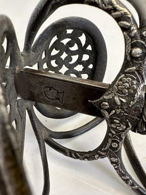 Lot 159 - A FINE NORTH EUROPEAN RAPIER WITH SILVER-ENCRUSTED HILT, CIRCA 1600-20, ENGLISH OR GERMAN