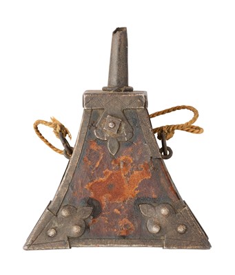 Lot 609 - A SMALL CHARGE FLASK, LATE 16TH/EARLY 17TH CENTURY, POSSIBLY GERMAN