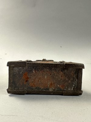 Lot 29 - A SMALL CHARGE FLASK, LATE 16TH/EARLY 17TH CENTURY, POSSIBLY GERMAN