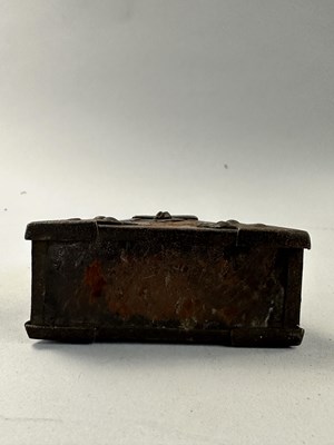 Lot 29 - A SMALL CHARGE FLASK, LATE 16TH/EARLY 17TH CENTURY, POSSIBLY GERMAN