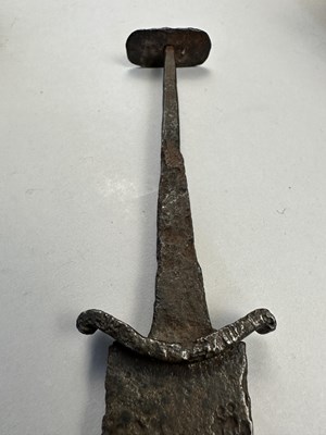 Lot 131 - A MEDIEVAL DAGGER, EARLY 14TH CENTURY