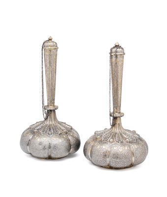 Lot 192 - A PAIR OF PARCEL GILT SILVER BOTTLES (SURAHI), LUCKNOW, INDIA, 1860-1880