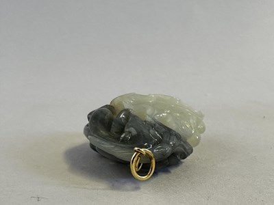 Lot 15 - A CHINESE GREY AND WHITE JADE CARVING OF A SQUIRREL AND GRAPEVINE, QING DYNASTY, 19TH CENTURY