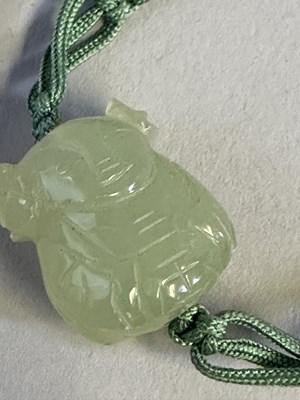 Lot 86 - A CHINESE JADE BEAD NECKLACE, 20TH CENTURY
