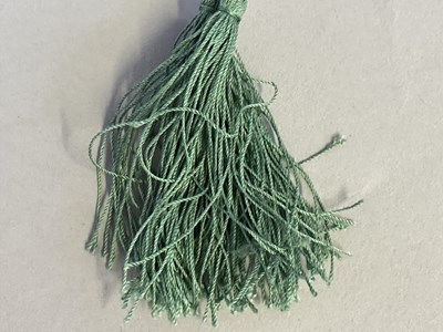Lot 86 - A CHINESE JADE BEAD NECKLACE, 20TH CENTURY