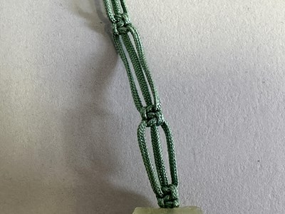 Lot 86 - A CHINESE JADE BEAD NECKLACE, 20TH CENTURY